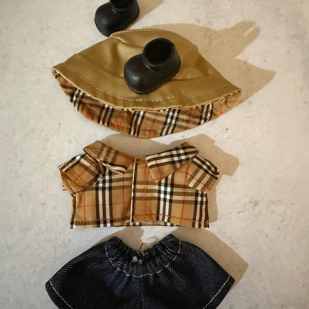 Plaid outfit for Labubu with Bucket Hat